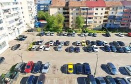 Apartament cu 3 camere, spatios, vedere panoramică, zonă excelentă