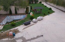 Vilă + teren 873 mp, curte amenajată, foișor, sat Caprioru