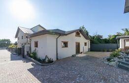 🏡 Proprietate Premium - 2 Case, Lac Privat & Teren de Sport –2 km de Centru Tgv
