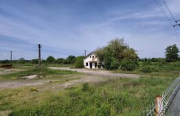 Teren la DN – 40.000 mp, intravilan, toate utilitățile, zona Dragomiresti
