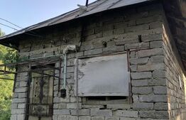 Casă la rRșu cu Livadă, Teren 1000 mp.  Gemenea Brătulești 🌳