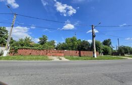 Casă bătrânească, 51 mp, curte 1.100 mp, orașul Titu