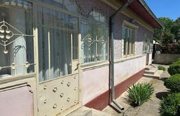 Casa cu garaj si teren + anexe, 100 mp, zona Produlești 