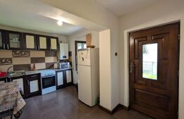Casă individuala, 75 mp, teren 2180 mp, 2 fronturi stradale, zona Pucioasa