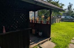 Casă individuala, 75 mp, teren 2180 mp, 2 fronturi stradale, zona Pucioasa