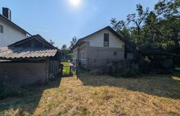 Casă individuala, 75 mp, teren 2180 mp, 2 fronturi stradale, zona Pucioasa