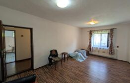 Casă individuala, 75 mp, teren 2180 mp, 2 fronturi stradale, zona Pucioasa