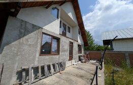 Casa semi-finisata de vanzare, 299 mp, zona Moreni