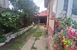 Casa de vanzare, 90 mp, teren 1980 mp, zona Titu