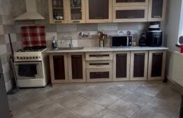 Casă de vânzare, teren de 1.000 mp, zona Titu