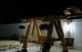 Casă de vânzare cu teren 1.530 mp, garaj, alarmă și supraveghere video 