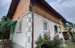 CASĂ CU DOUĂ LOCUINȚE ȘI TEREN DE 897 MP – RUNCU, DÂMBOVIȚA