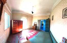 Casă individuală, 200 mp, teren 80 000 mp, Runcu