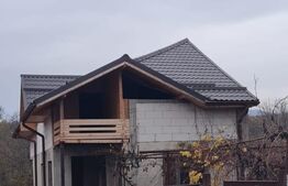 Casa cu două nivele, 160 mp utili, 2000 mp teren, Stănești ,Gorj.