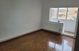 De vanzare apartament 4 camere in zona 8 Mai