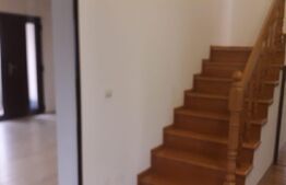 Casa de vanzare P+E+M, 204mp, Targu-Jiu