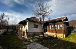 Casa plan parter 85 mp si 370 mp teren , zona Runcu