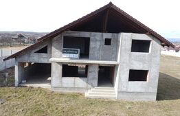 Casa P+1, 180 mp si 2000 mp teren, zona Calnic