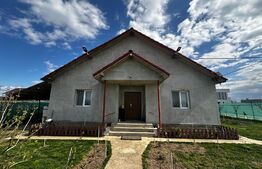 Casa plan parter, zona Narciselor