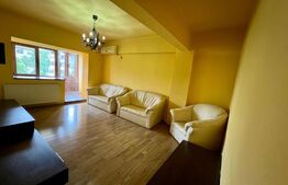 Apartament 3 camere, Decomandat, Zona Mall