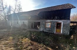  Casa de vacanta zona Arcani si 3000 mp teren