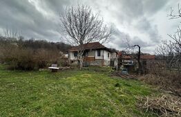 Casa plan parter si 6000 mp teren, zona Sambotin