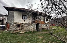 Casa plan parter si 6000 mp teren, zona Sambotin