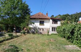 Casa plan parter si 6000 mp teren, zona Sambotin