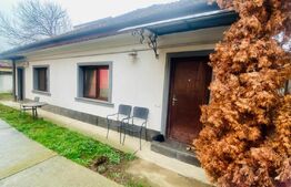 Casa plan parter, situata Central