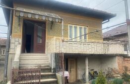 Casă pe plan parter, cu teren aferent de 6500mp, situată în Stanesti