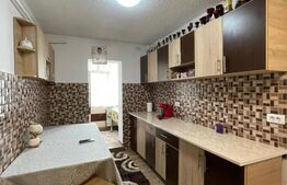 Apartament 3 camere, decomandat, etajul 2,  Zona Mall