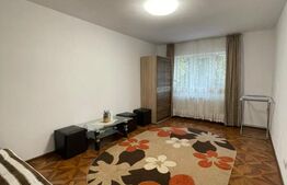Apartament 3 camere, decomandat, etajul 2,  Zona Mall