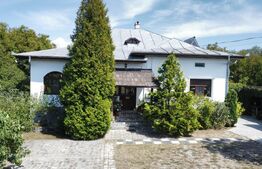 Casa de vacanta 215 mp si 4000 mp teren, zona Lelesti