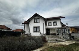 Casa P+E+M cu 4 camere, 250 mp si 3000 mp teren, zona Arcani