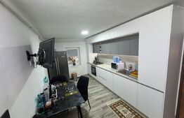 Apartament 3 camere, 80 mp, decomandat, zona Centrala