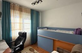 Apartament 3 camere, 71 mp, decomandat, etajul 2, zona Debarcader