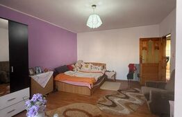 Apartament 3 camere, 71 mp, decomandat, etajul 2, zona Debarcader