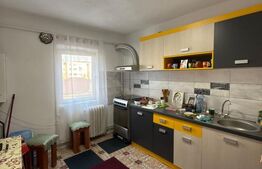 Apartament 3 camere, 71 mp, decomandat, etajul 2, zona Debarcader