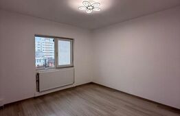 Apartament cu 3 camere, 76 mp, decomandat, zona Centrala