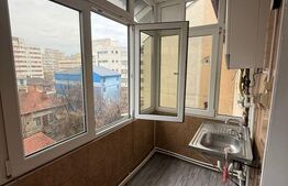 Apartament cu 3 camere, 76 mp, decomandat, zona Centrala