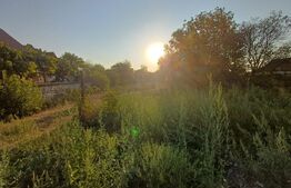 Teren intravilan langa apa si padure