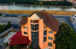 Motel + Sala de evenimente, fiecare avand suprafata de 750 mp, zona centrala