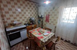 Apartament de închiriat, cu 3 camere, 60 mp, zona AJOFM