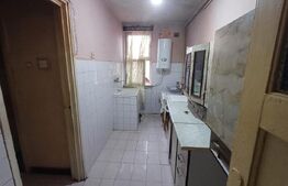 Apartament decomandat, cu 3 camere, etaj 2, zona Aleea Smardan