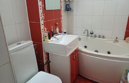 Apartament de vanzare, cu 3 camere, 70 mp, zona Revolutiei