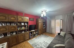 Apartament de vanzare, cu 3 camere, decomamdat, zona Progresului 