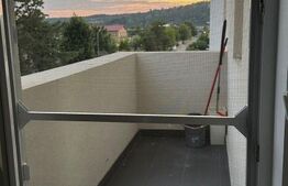 Apartament de inchiriat, cu 2 camere, 50 mp, bloc nou, decomandat, zona Sisesti