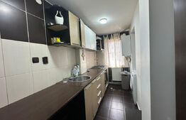 Apartament cu 3 camere, 48 mp, zona Plopilor