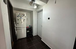 Apartament cu 3 camere, 48 mp, zona Plopilor