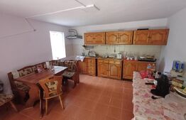 Casa plan parter plus etaj cu 6 camere, 250 mp si 2400 mp teren, zona Pestisani